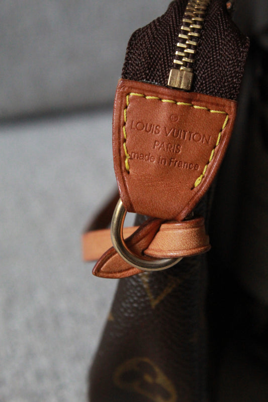 Louis Vuitton Pochette Accessoire