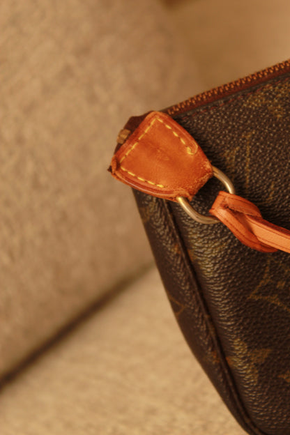 Louis Vuitton Pochette Accessoire