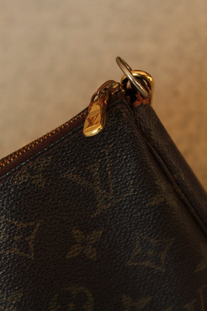 Louis Vuitton Pochette Accessoire